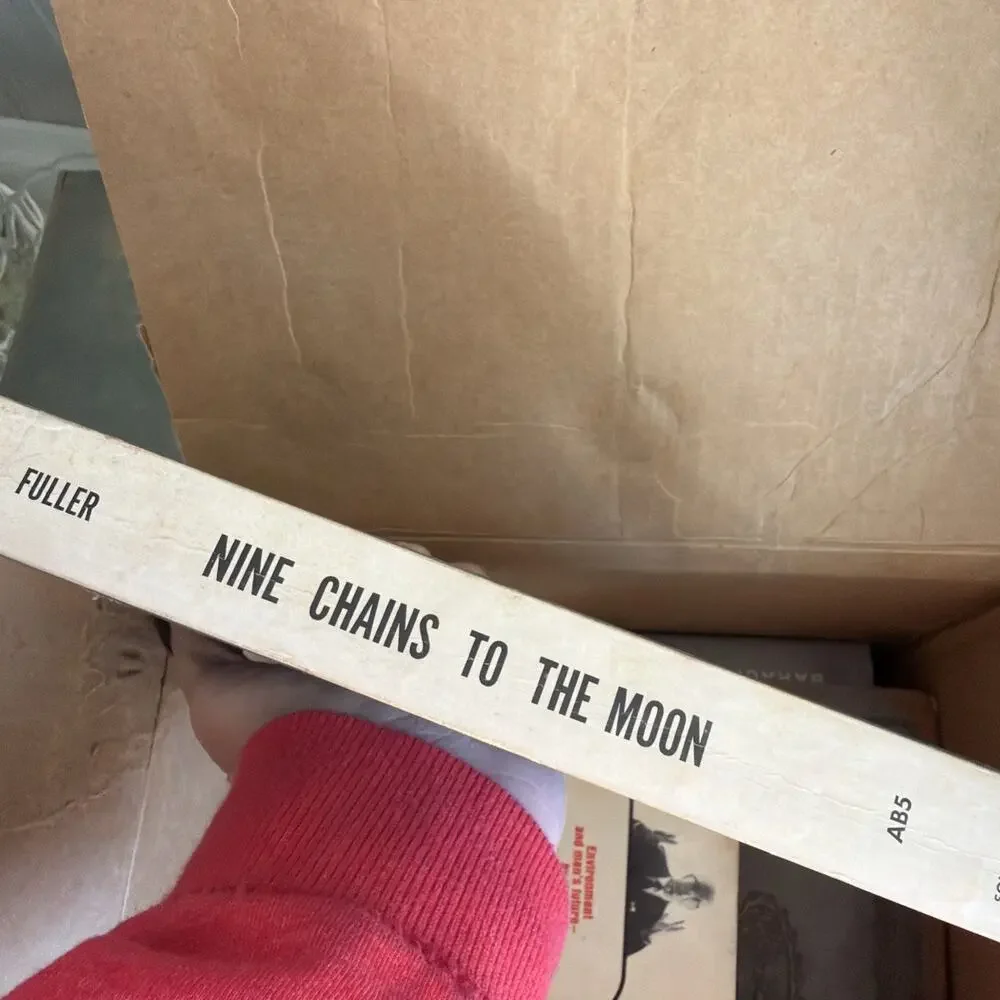 Nine Chains to the Moon‎